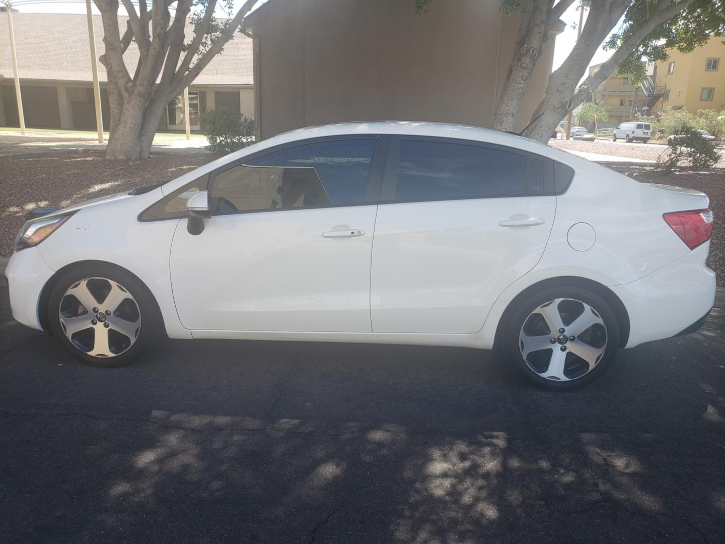 2013 Kia Rio ex (KNADN4A33D6) with an 1.6L L4 DOHC 16V engine, 6-Speed Automatic transmission, located at 323 E Dunlap Ave., Phoenix, AZ, 85020, (602) 331-9000, 33.567677, -112.069000 - 2013 Kia Rio EX,......A Must See!!... No accidents,.... Ice cold AC. The car is gorgeous inside and out. Power windows, Power door locks, Stereo/ CD Player, Phone sync, Bluetooth, Backup camera, Satellite compatible, navigation, Beautiful Black interior with Black leather seats in near perfect condi - Photo#6